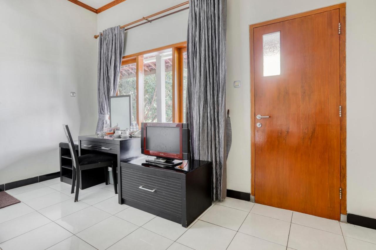 Reddoorz Plus @ Purwodadi Pasuruan Extérieur photo