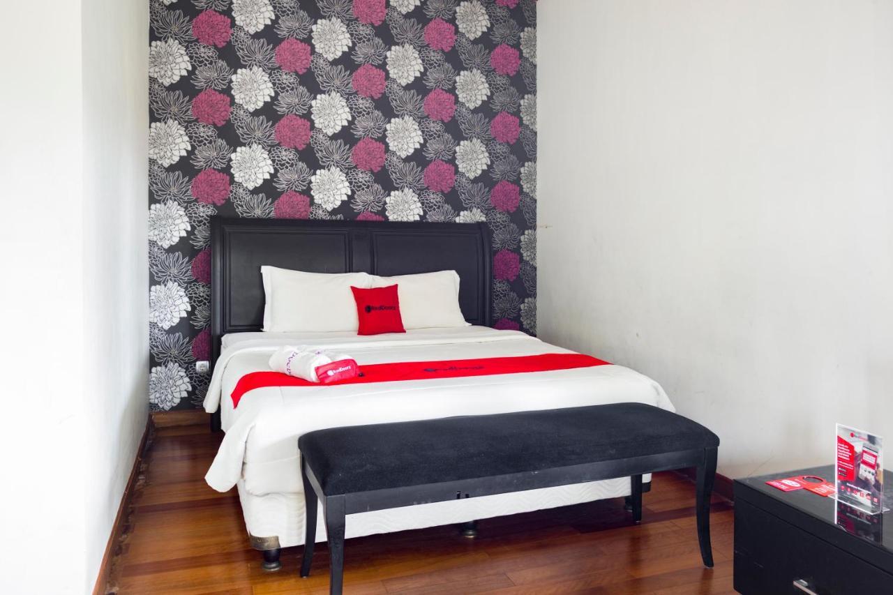 Reddoorz Plus @ Purwodadi Pasuruan Extérieur photo